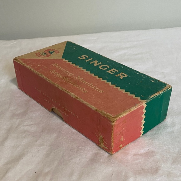 Vintage Singer Sewing Machine Attachments Box with Bobbins & Parts – 1950s - Picture 4 of 10